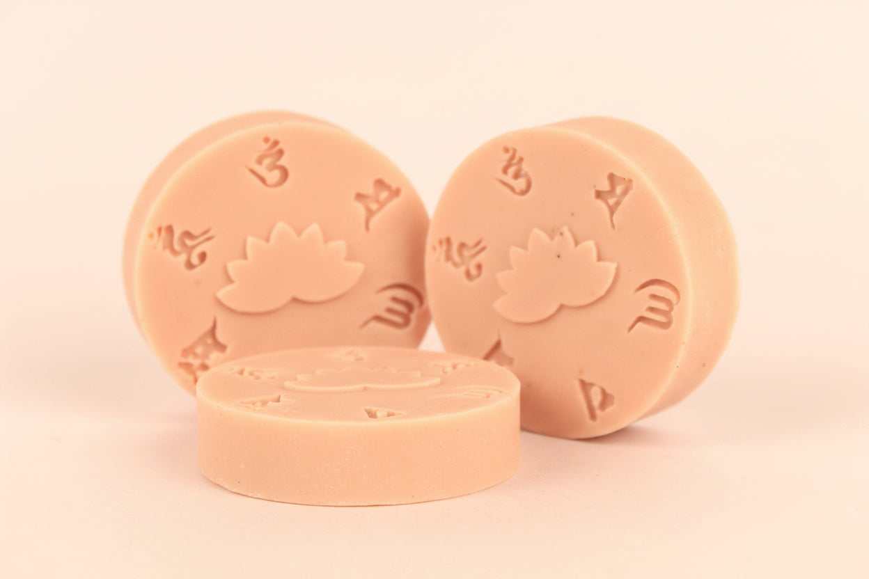 OM MANI PADME HUM (Sandalwood Patchouli )